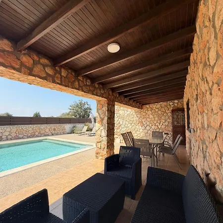 Serenity - Private Heated Swimming Pool 5bedroom Liopetri